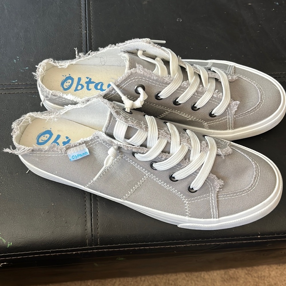 Obtaom sneaker slides  size 9! New never worn!
